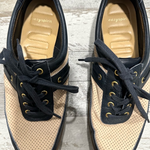 Easy Spirit Size 7.5. Beige and Navy, tie ups. Good for walking, teaching, etc. - Picture 2 of 7